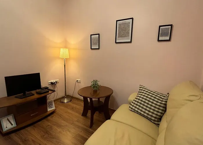 Quiet 2 Bedrooms Downtown Apart