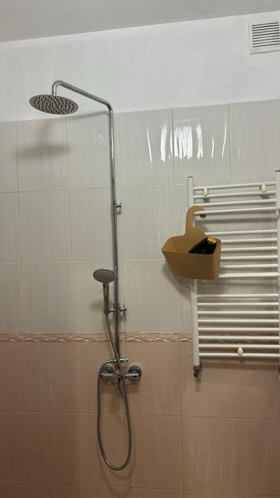 Quiet 2 Bedrooms Downtown Apartament