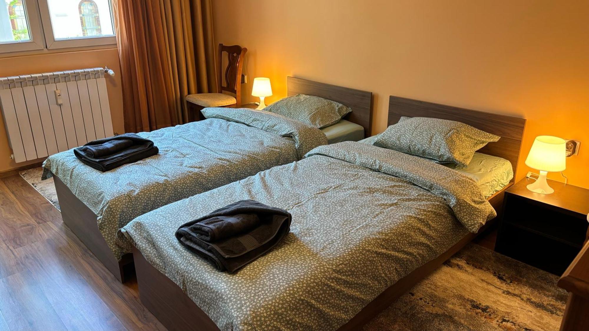 Quiet 2 Bedrooms Downtown Апартамент София